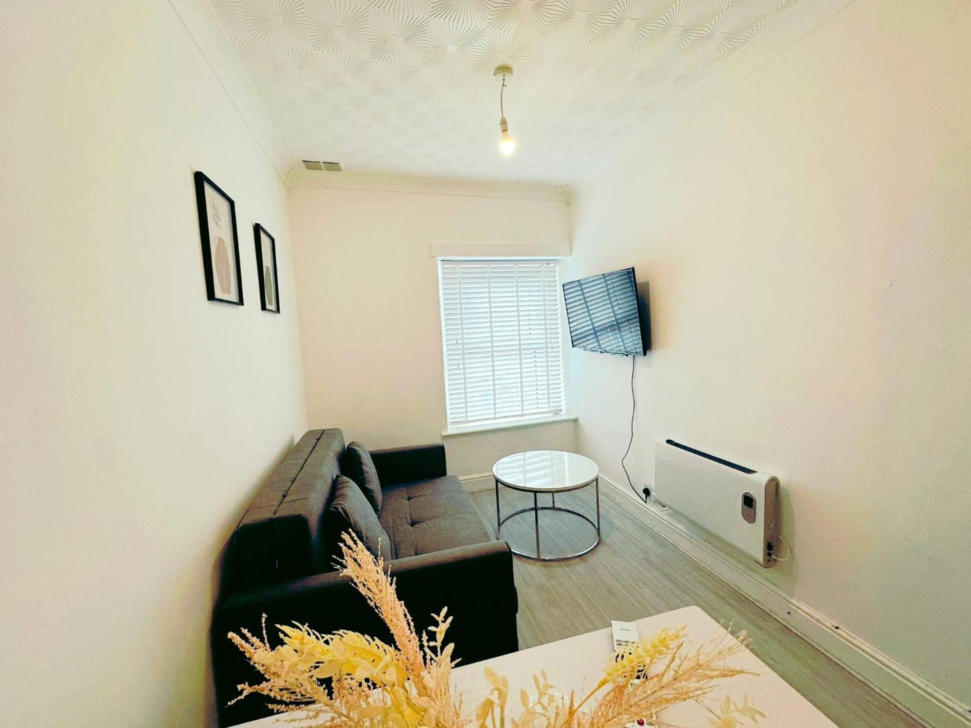 Modern & Stylish 1 Bedroom Flat In Bridgend Town Экстерьер фото