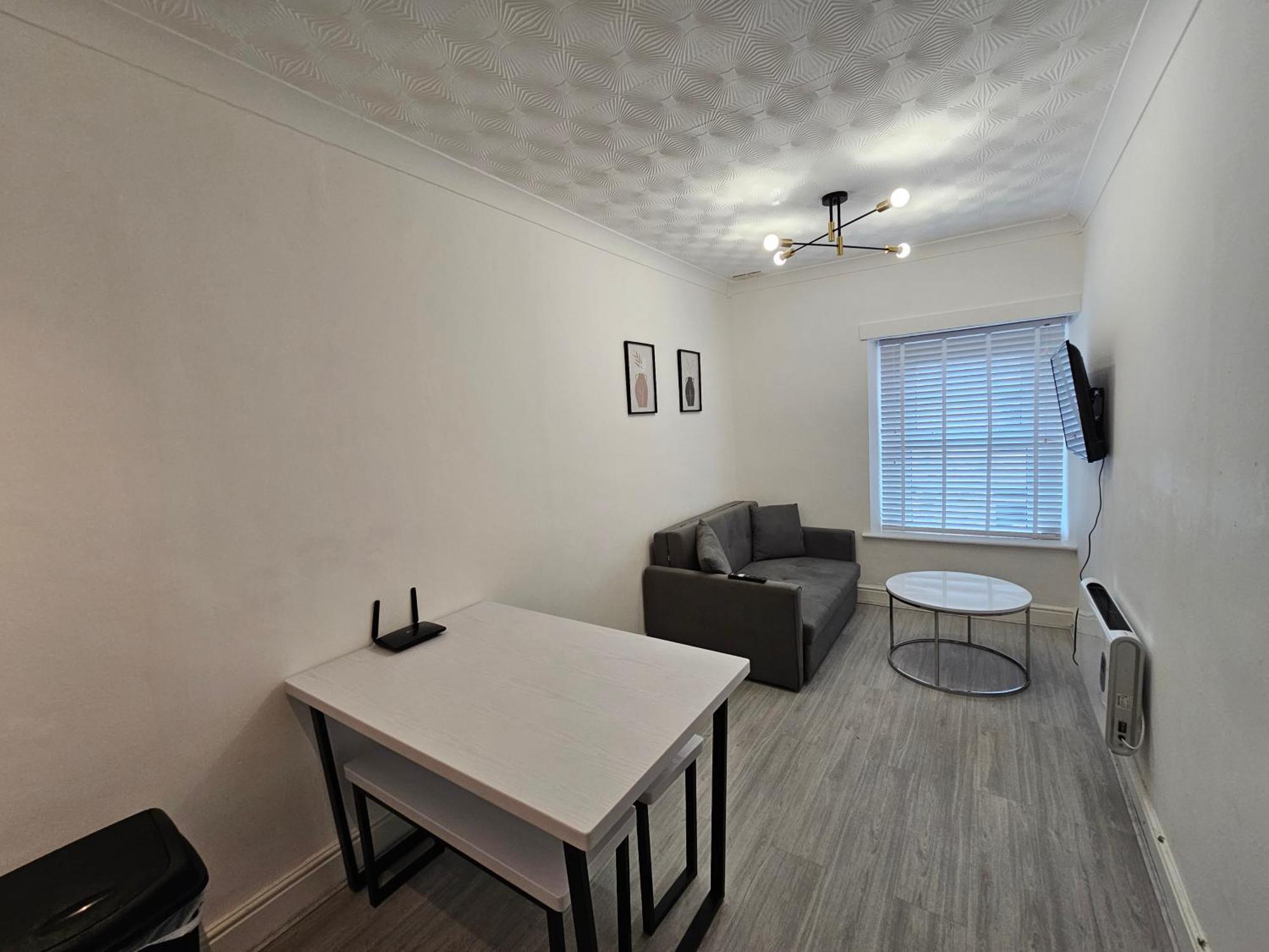 Modern & Stylish 1 Bedroom Flat In Bridgend Town Экстерьер фото