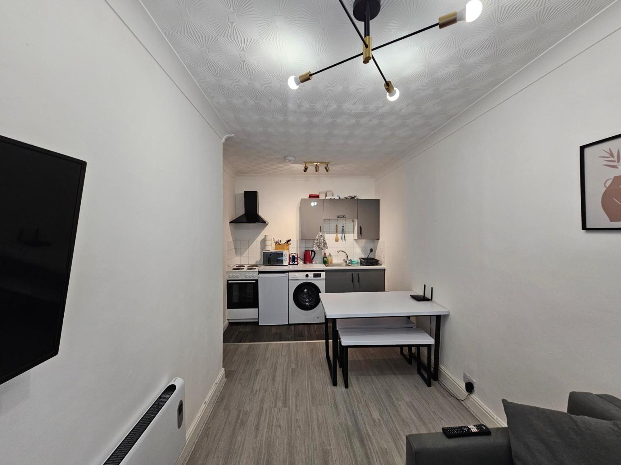 Modern & Stylish 1 Bedroom Flat In Bridgend Town Экстерьер фото