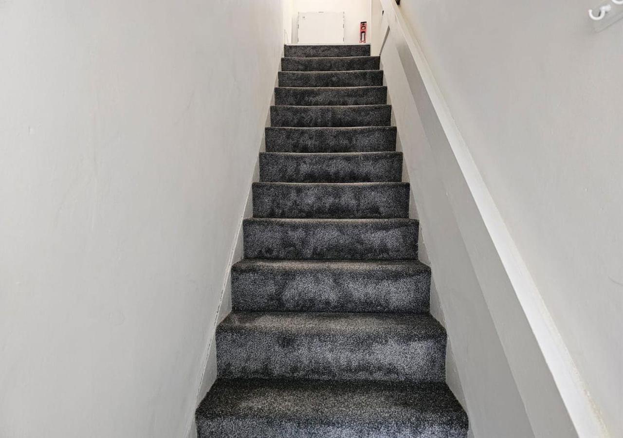 Modern & Stylish 1 Bedroom Flat In Bridgend Town Экстерьер фото