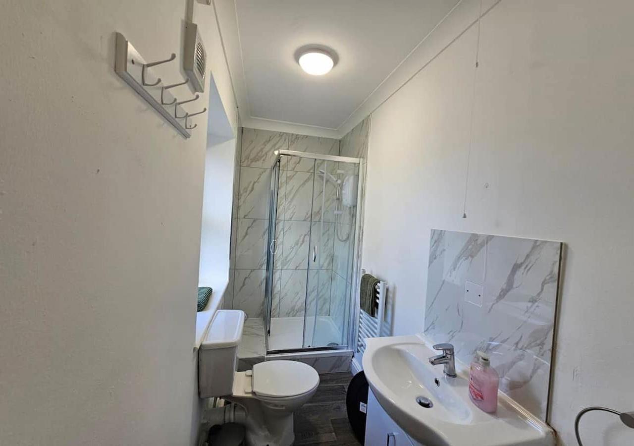Modern & Stylish 1 Bedroom Flat In Bridgend Town Экстерьер фото